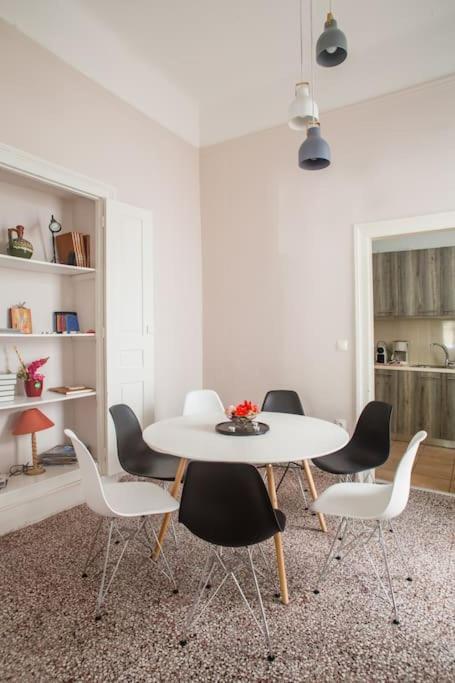 Splendid Full 5Bdr/3Bath/2Kitchens Mansion In Ath Lägenhet Aten Exteriör bild